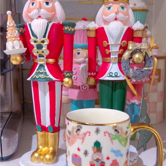 Pastel nutcracker - Picture 3 of 4